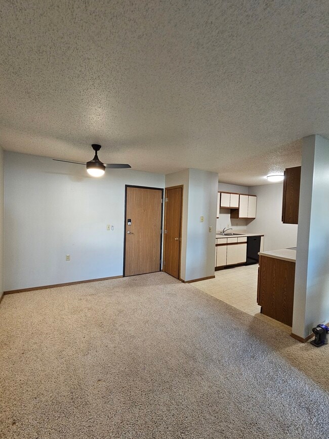 880 sf 1b/1b - Wilkeshire Apartments