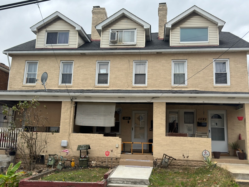 Photo - 7645 Roslyn St