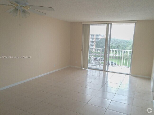 Building Photo - 500 Executive Center Dr Unit 4N Rental