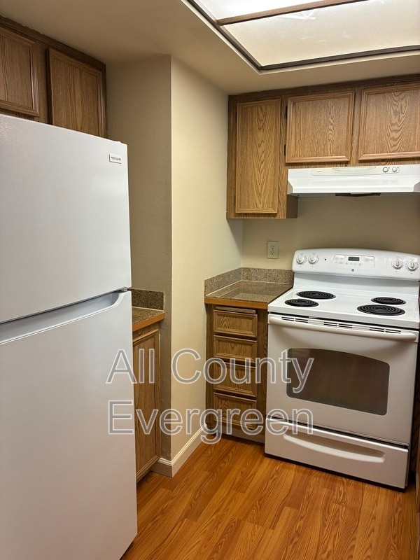 Photo - 987 26th Pl NE