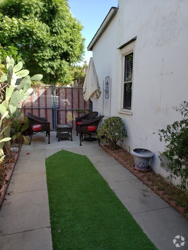 Building Photo - 1017 Havenhurst Dr Rental