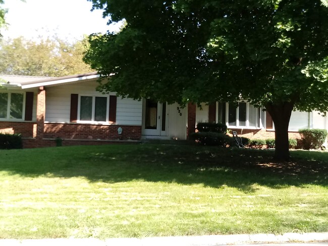 Photo - 920 Knottingham Dr House