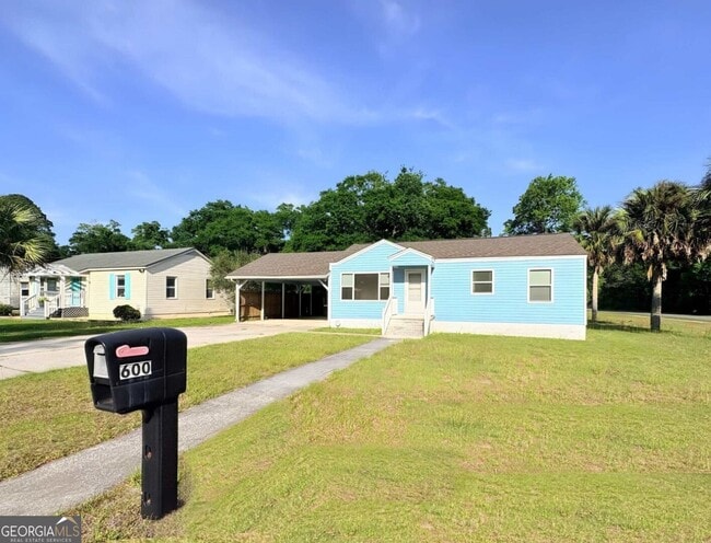 Photo - 600 Margaret St