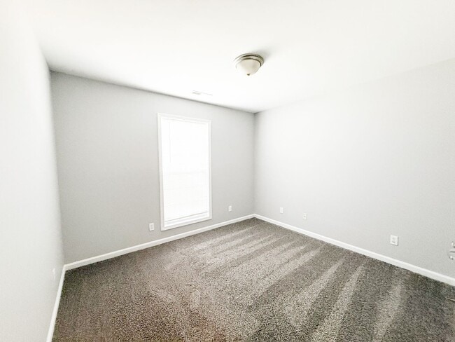 Photo - 3 Bedroom 2 Bathroom Home!