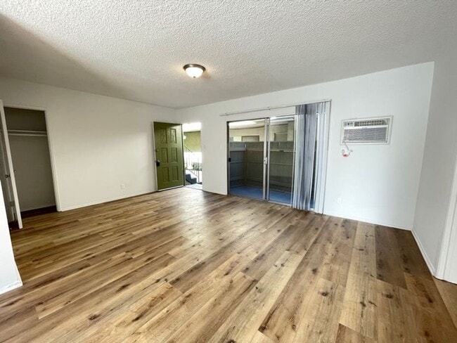 Photo - 6632 Darby Ave