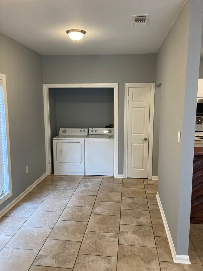 Photo - 13715 Kenner Ave Unidad D