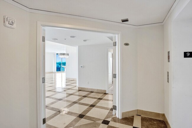 Building Photo - 100 S Birch Rd Unit # 906B Rental