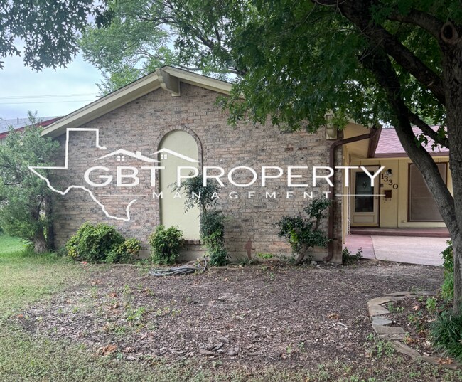 Large Home with 2 Car Garage - Large Home with 2 Car Garage