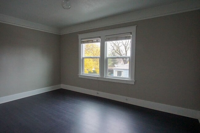 Photo - Top Floor Vintage Studio with Modern Renovations! Unidad 07