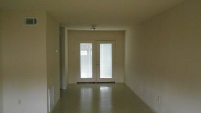 Photo - 112 Omega St