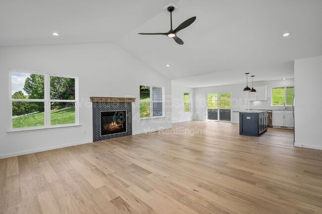 Photo - 3038 Boschertown Rd