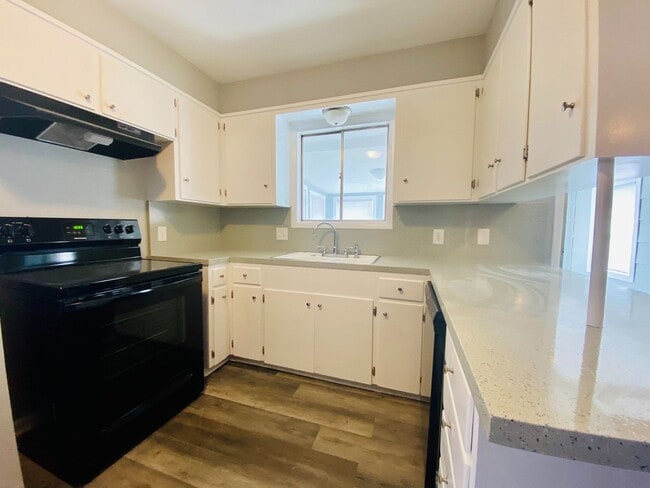 Building Photo - Cute 3 Bedroom, 1.5 bath home in College Hills COMING SOON!