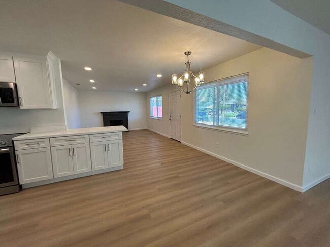 Photo - 1525 James St