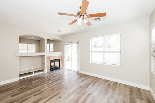 Photo - 892 Shining Rose Pl