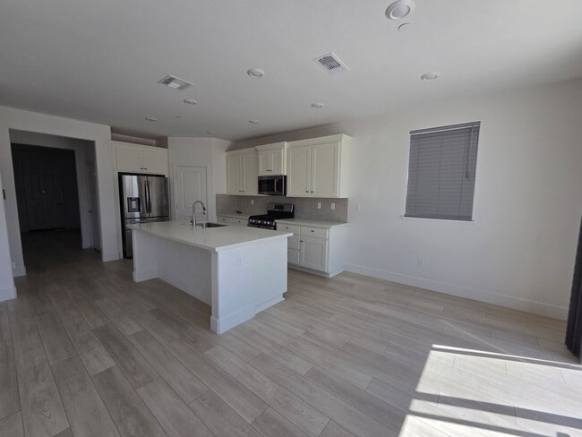 Photo - 2-Story 4Bx3.5B House Near Sky River Casino Available Now!!