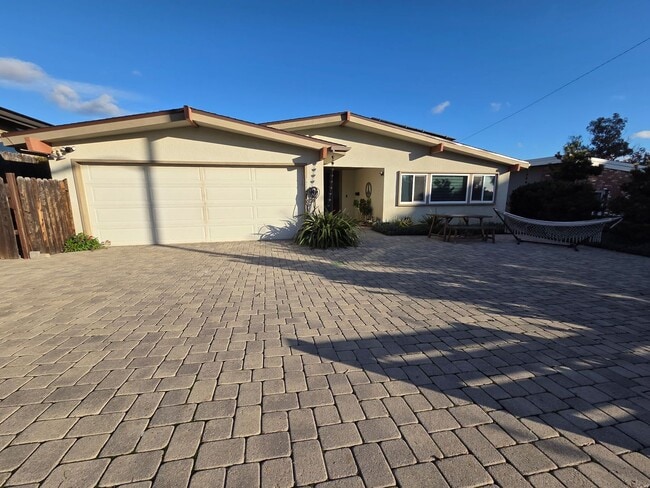 Photo - Wonderful Mid Century Home available for lease