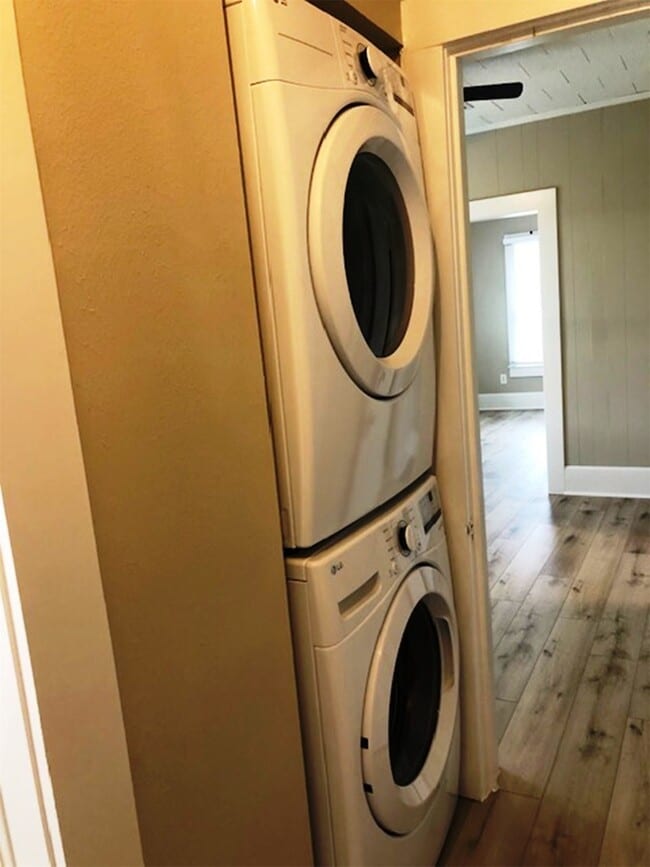 Photo - 3022 School St