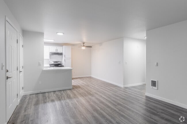 2BR, 2BA - 922SF - Livign Room