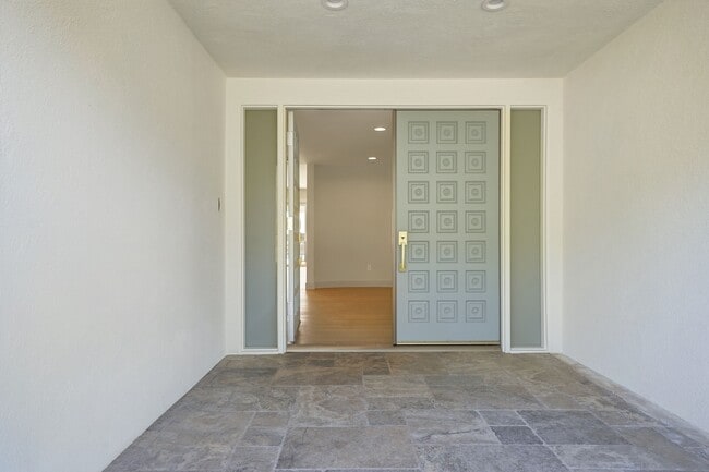 Photo - 5527 Burning Tree Dr