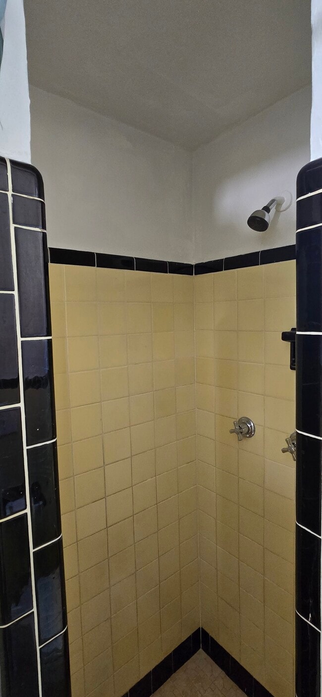 2355 NE 135th Ter