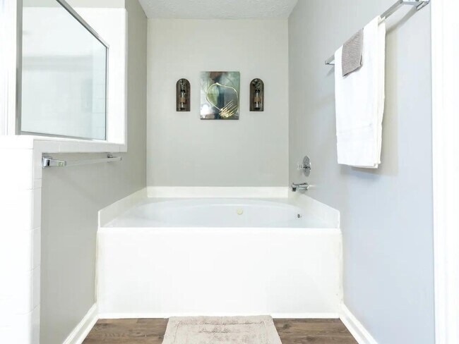 Photo - 2005 Village Park Dr