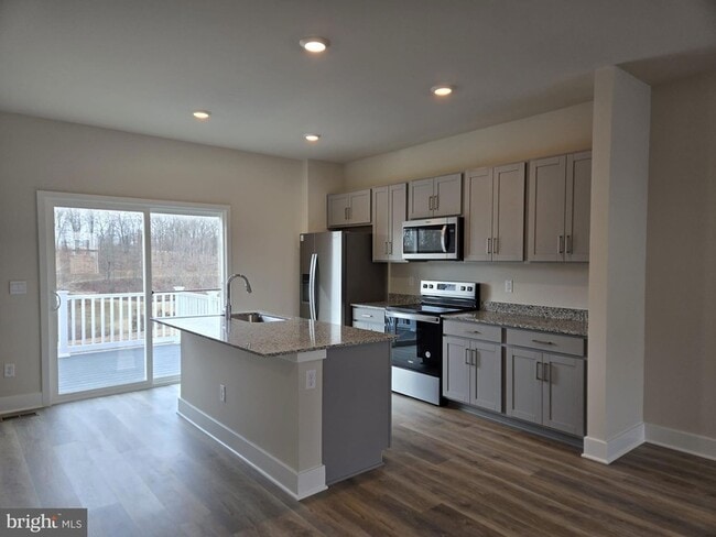 Photo - 151 Munsee Cir