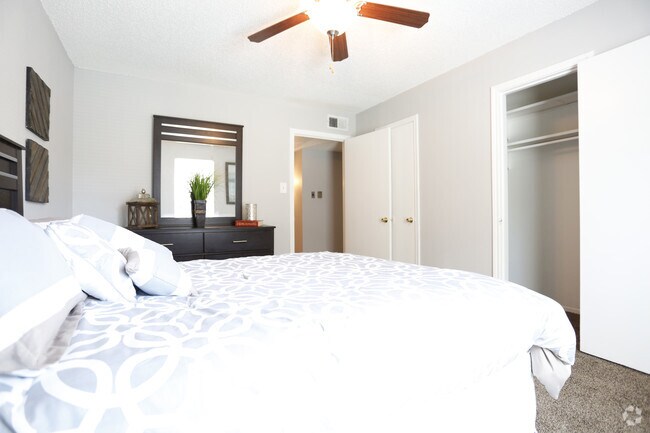 2BR/1BA -945SF