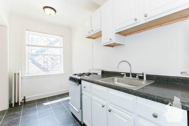 Photo - 5516 N Kenmore Ave Unit 200