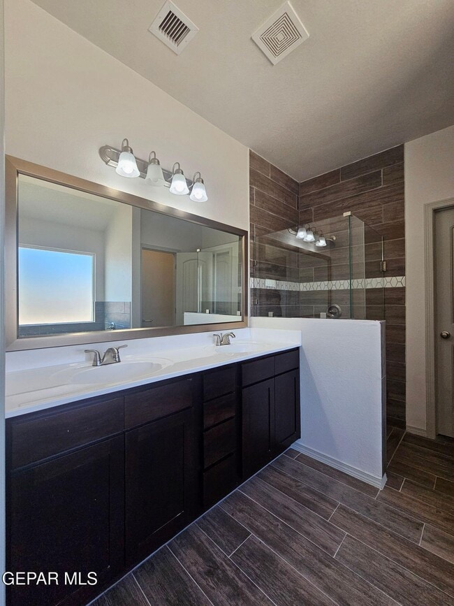 Photo - 1096 Summer Night Pl