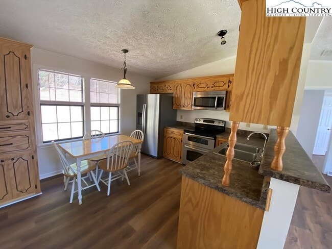 Photo - 462 Hartsoe Rd