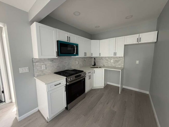 Photo - 17 E 15th St