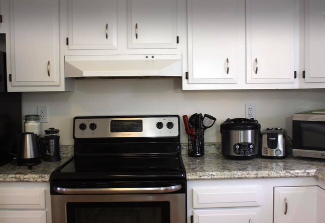 Kitchen - 1228 Maple Street Townhome