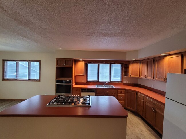 Photo - Don't miss this spacious kitchen!