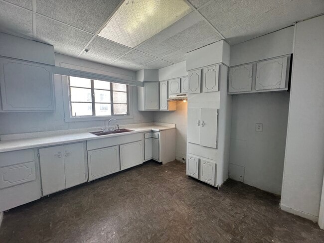 Photo - 2401 E Main St