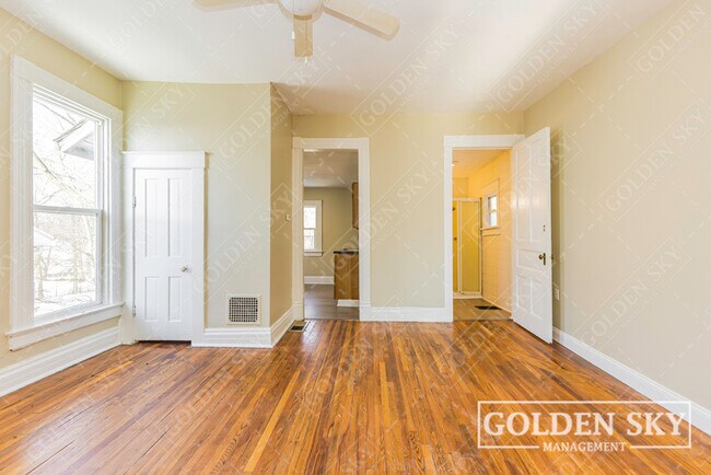 Photo - 900 1/2 West Main Street - NA