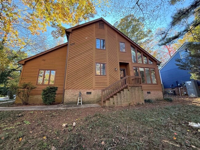 Building Photo - Charming 3BD, 2BA North Raleigh Home in Pr...