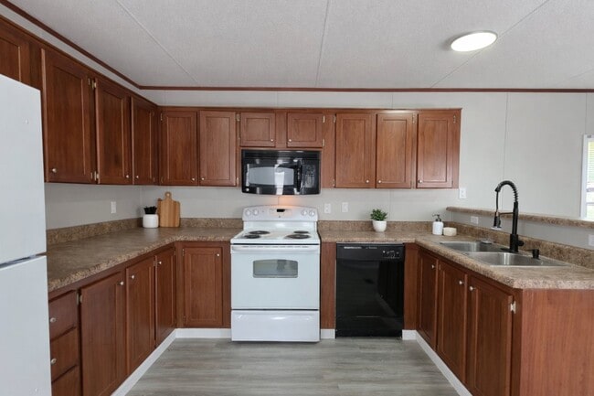 Photo - 69 Deerwood Park