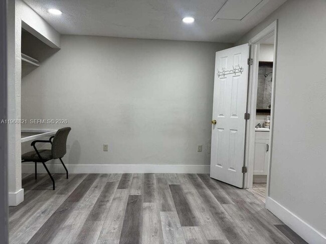 Photo - 582 E 18th St