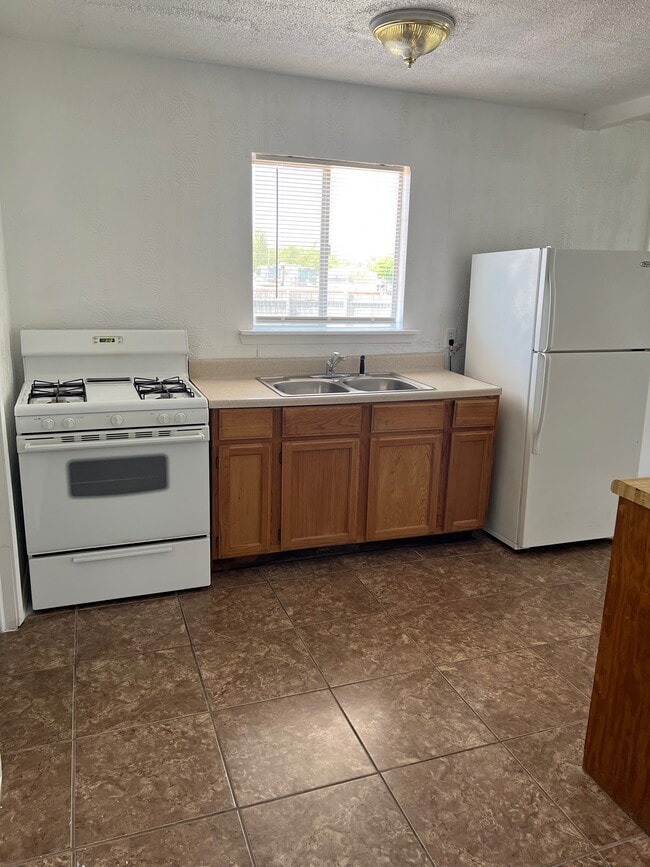 Photo - 2602 NW Commerce Cir