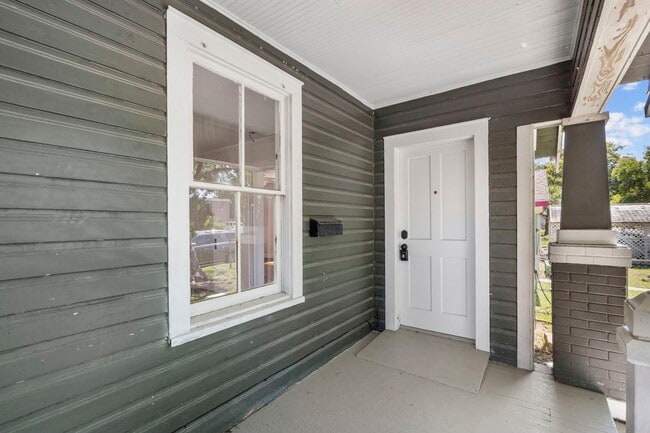 Photo - 4911 Avenue P 1/2