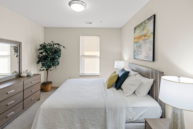 The Woodlands Primary Bedroom - The Woodlands Apartments