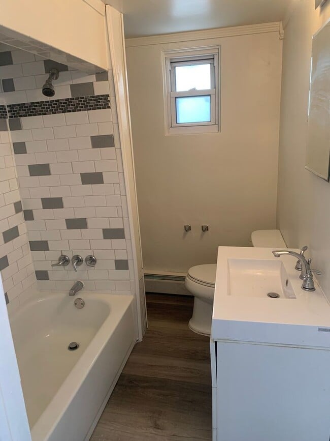 Photo - 415 Ella St Unit 2