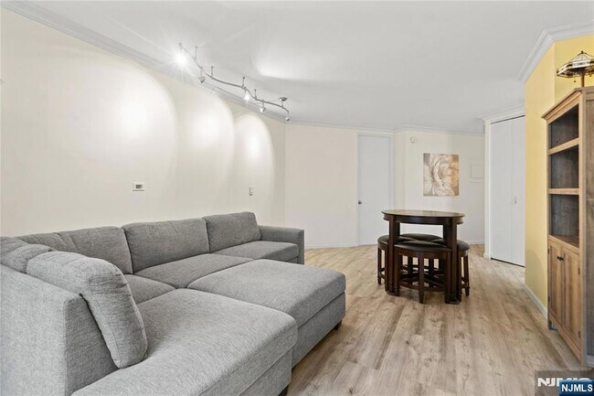 Building Photo - 7004 JFK Blvd E Unit 6a