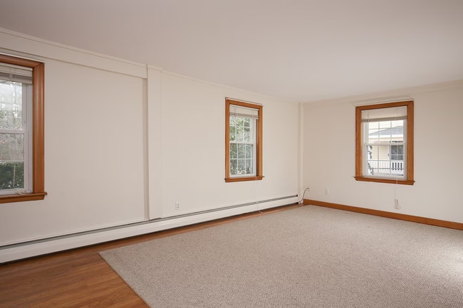 Photo - 142 Belknap St