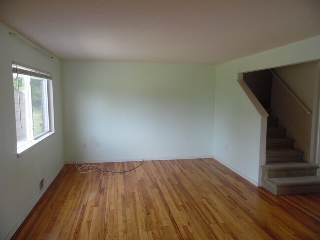 Photo - 3 bedroom, 1.5 Bath Townhouse in Villages ...