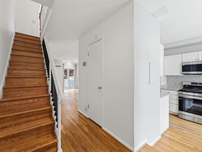 Photo - 2127 Newport Pl NW