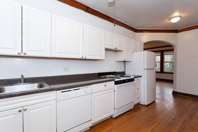 Photo - 4828 W Addison St Unit E3