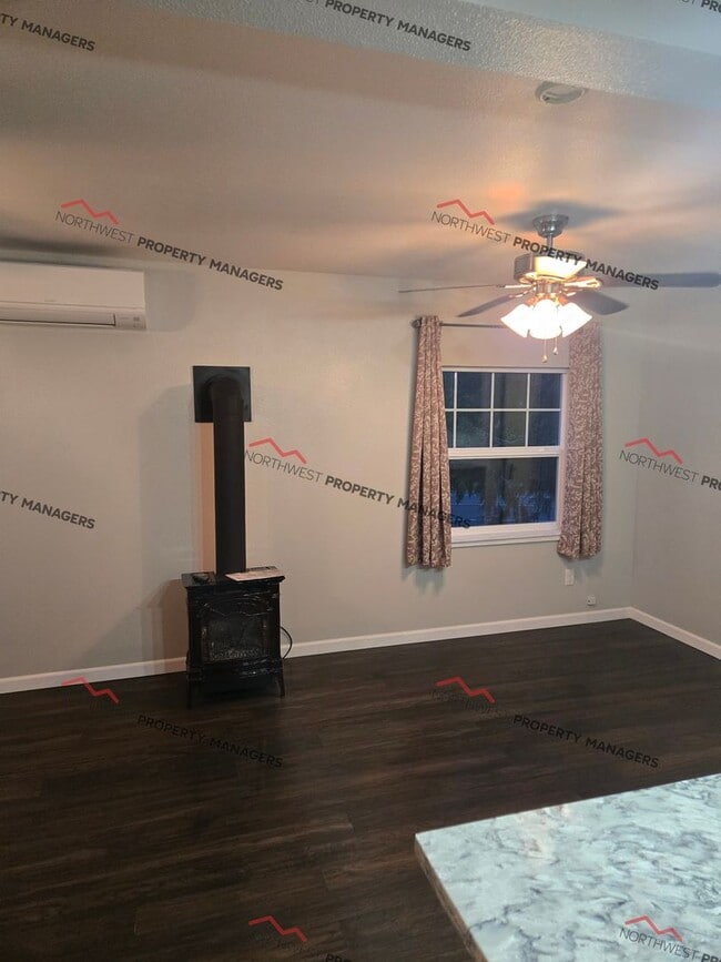 Photo - STATUS: *AVAILABLE*| R76 | $1495 + $100 FL...
