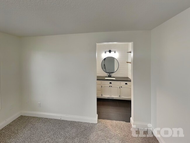 Photo - 407 SW Scotton Way