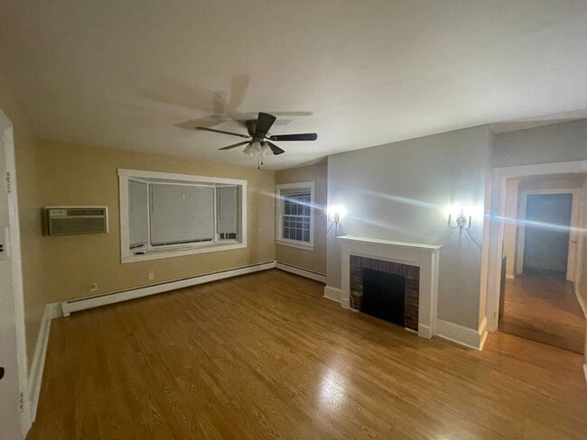 Building Photo - 388 E Merrimack St Unit 3 Rental